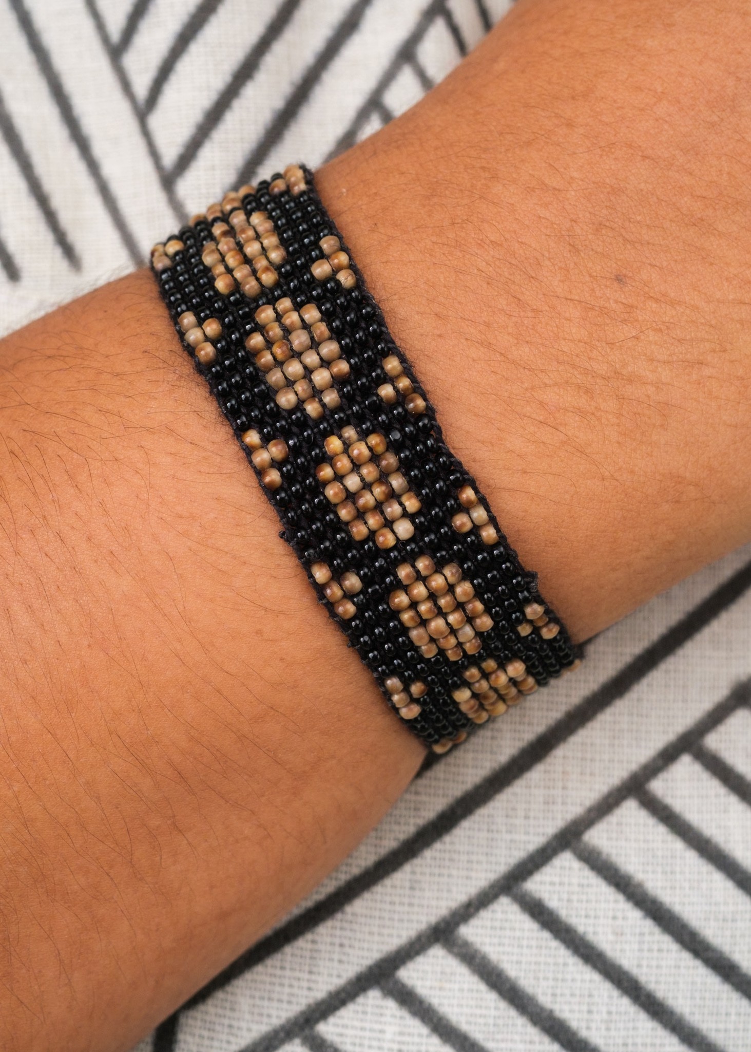 Pulseira de Miçangas e Sementes | Gavião