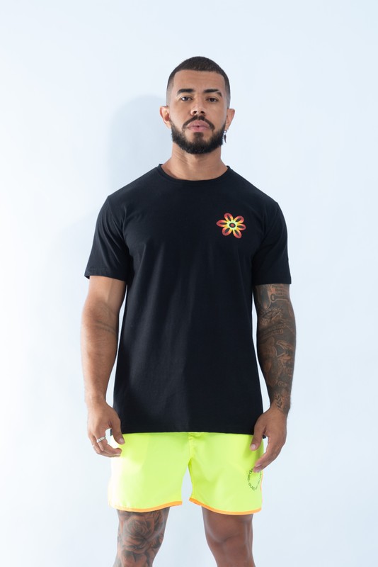 camiseta flor KB preto