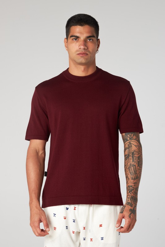 camiseta tricot bordô