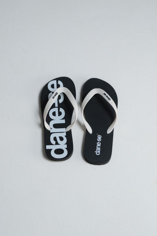 chinelo dane-se preto