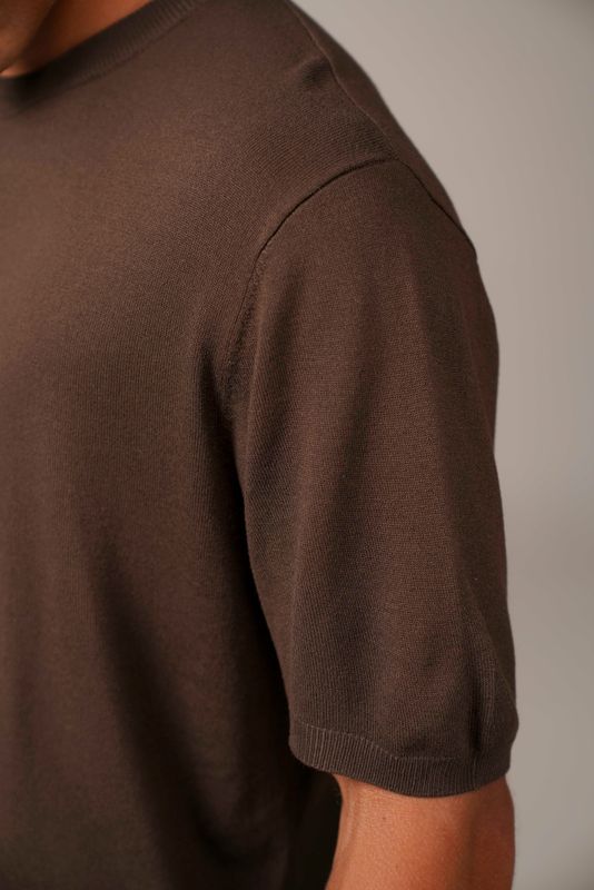 camiseta tricot egipcio marrom