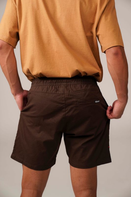 short sarja marrom