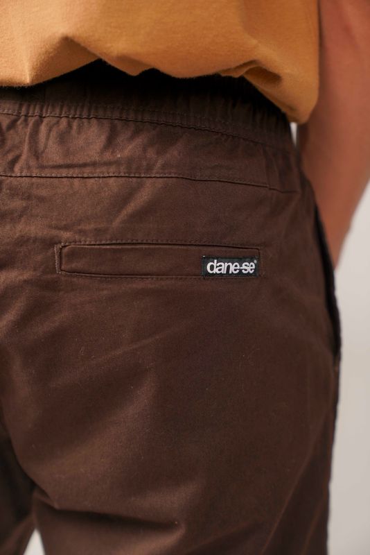 short sarja marrom