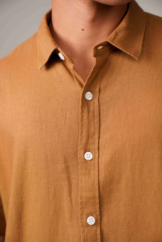 camisa linho manga curta doce de leite