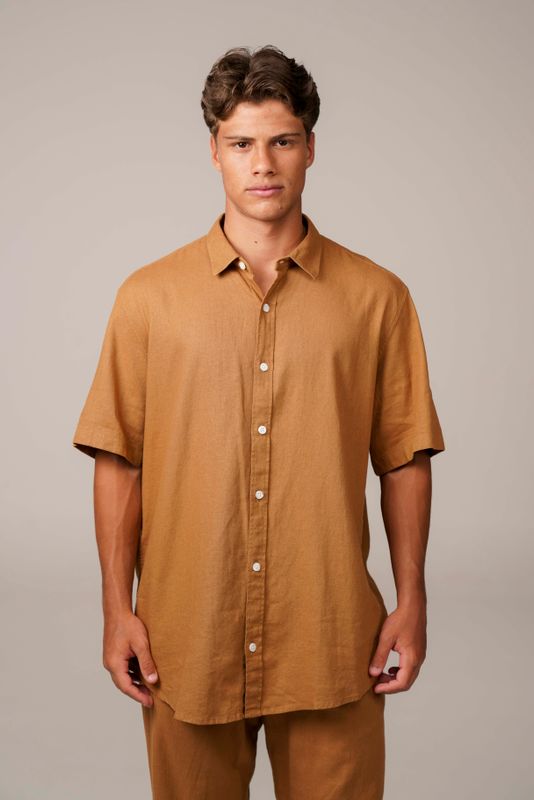 camisa linho manga curta doce de leite