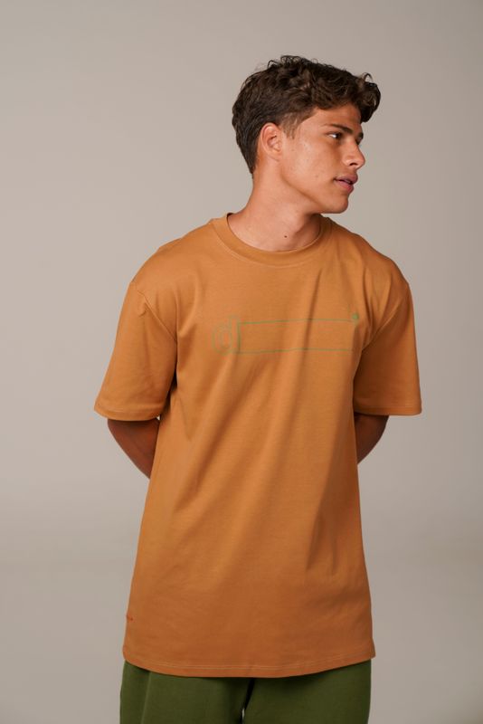 camiseta regular d! tarja marrom