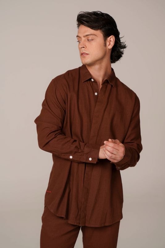 camisa linho manga longa marrom