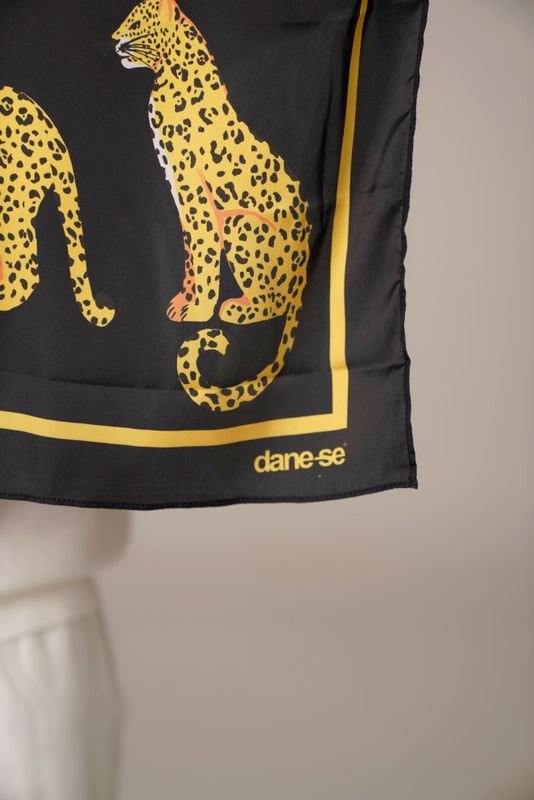 lenço onça preto