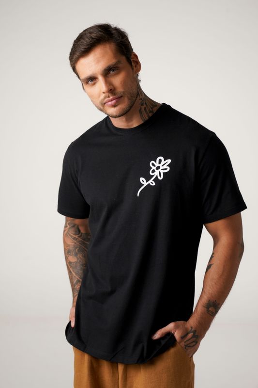 camiseta coração toys preto