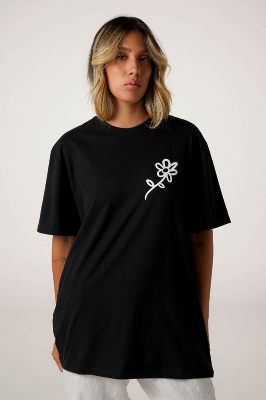 camiseta coração toys preto