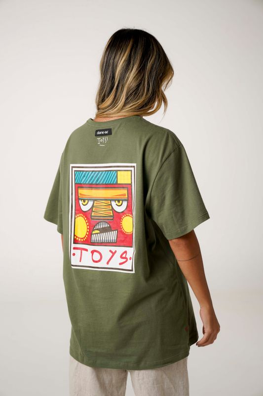 camiseta carinha toys musgo