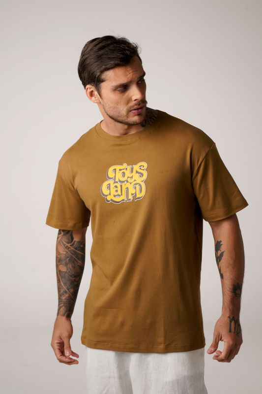 camiseta regular toysland caqui