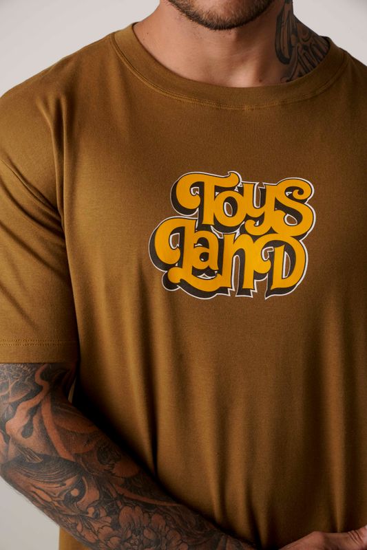 camiseta regular toysland caqui