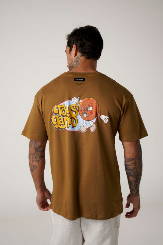 camiseta regular toysland caqui