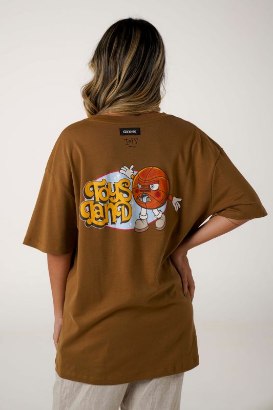 camiseta regular toysland caqui
