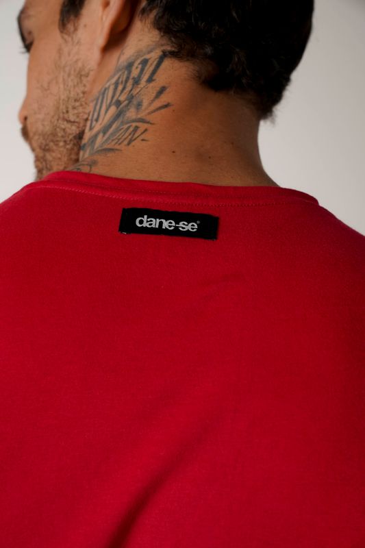 camiseta dane-se minimal vermelho