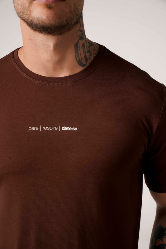 camiseta comfy pare respire marrom