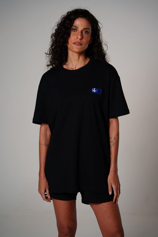 camiseta regular igrejinha bordado preto