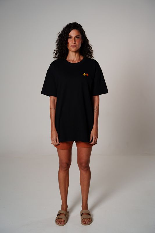 camiseta regular aeroporto bordado preto
