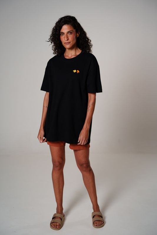 camiseta regular aeroporto bordado preto