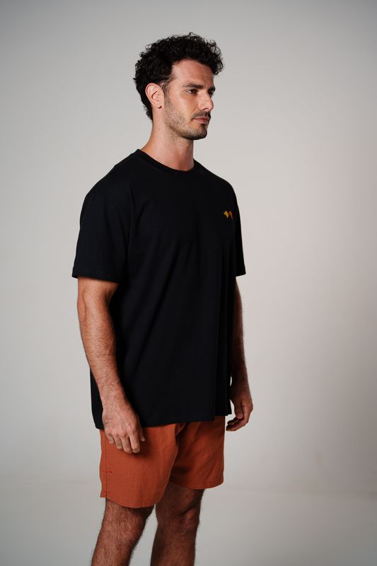 camiseta regular aeroporto bordado preto