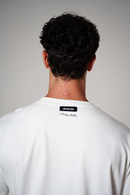 camiseta regular igrejinha bordado off