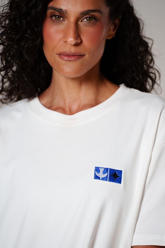 camiseta regular igrejinha bordado off