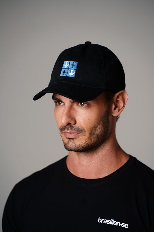boné igrejinha Athos Bulcão preto