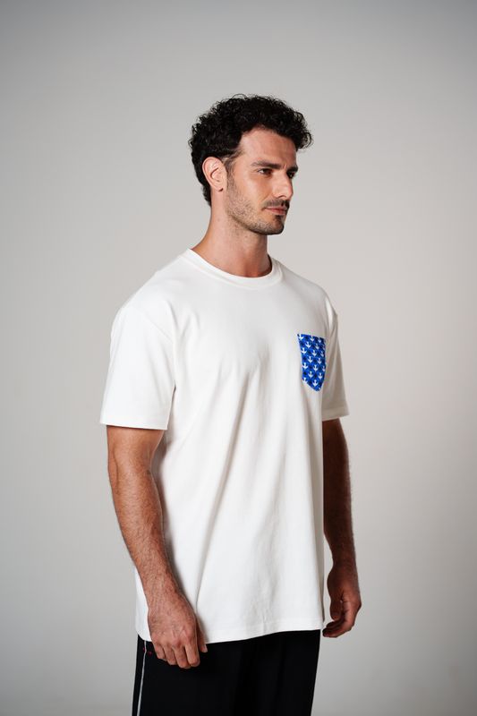camiseta regular igrejinha bolso 2026 off