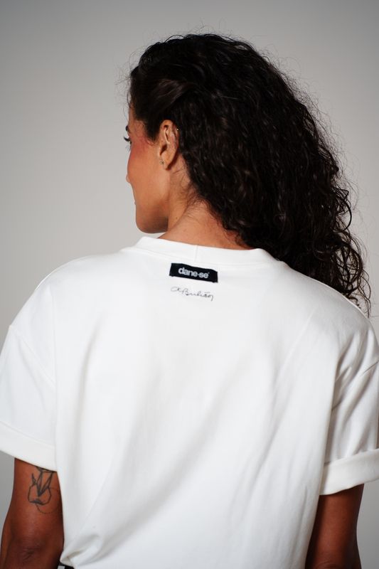 camiseta regular igrejinha bolso 2026 off