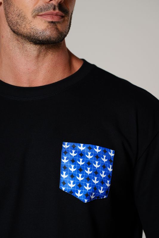 camiseta regular igrejinha bolso 2026 preto