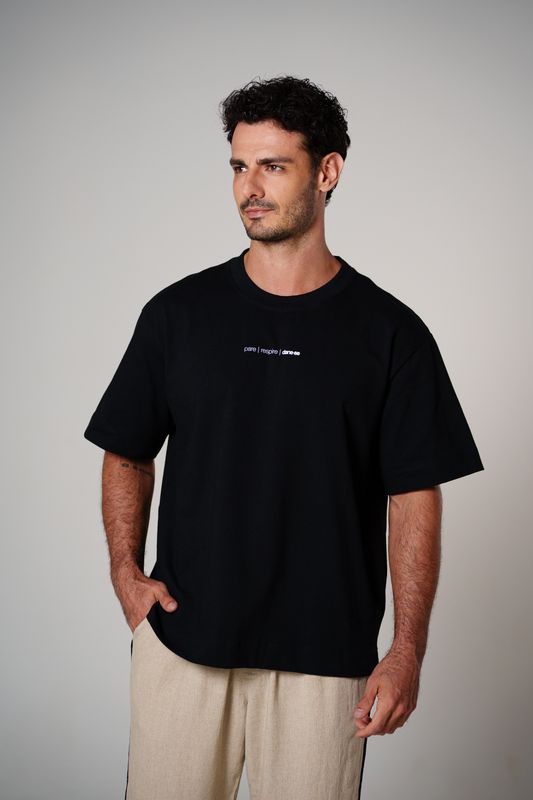 camiseta over box pare respire preto