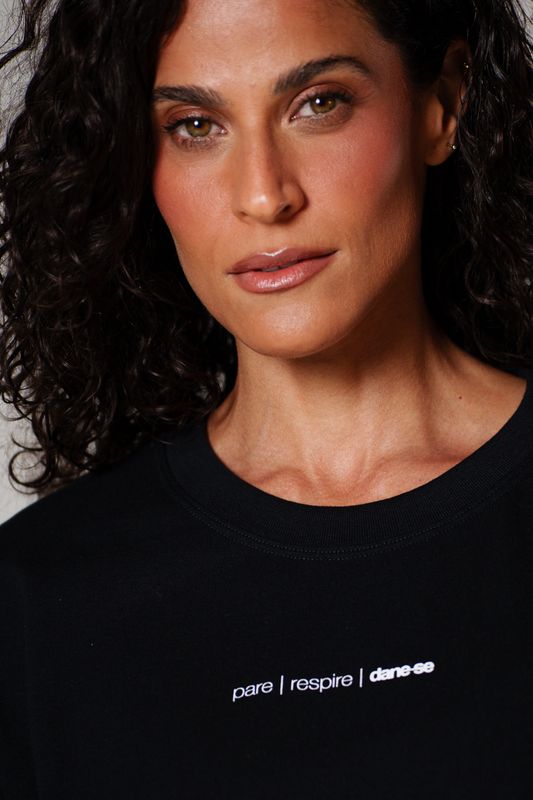 camiseta over box pare respire preto