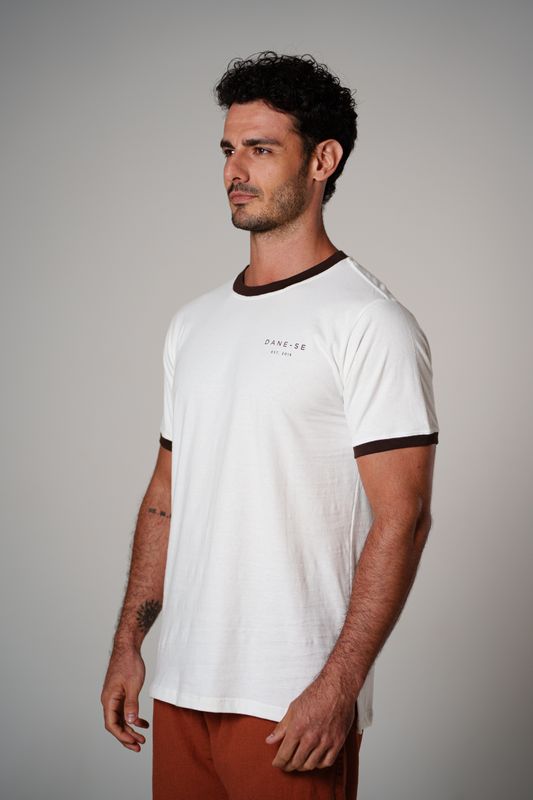 camiseta bicolor dane-se est gola marrom off