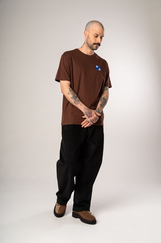 camiseta igrejinha grid marrom