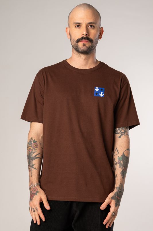 camiseta igrejinha grid marrom