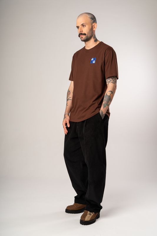 camiseta igrejinha grid marrom