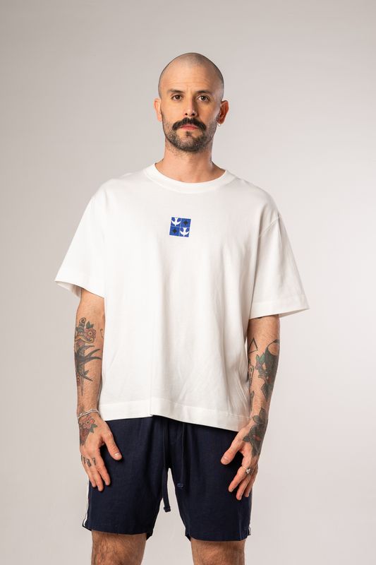 camiseta overboxy igrejinha athos bulcão off