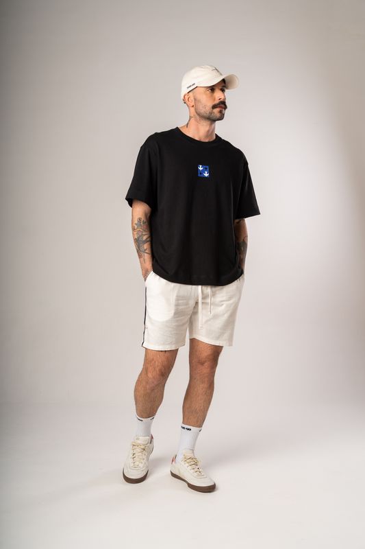 camiseta overboxy igrejinha athos bulcão preto