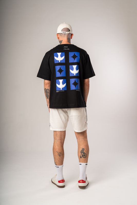 camiseta overboxy igrejinha athos bulcão preto