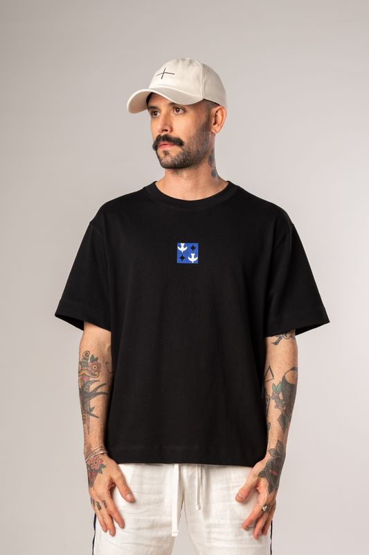 camiseta overboxy igrejinha athos bulcão preto