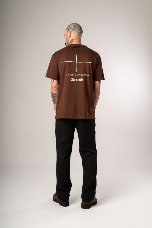camiseta regular lucio costa marrom