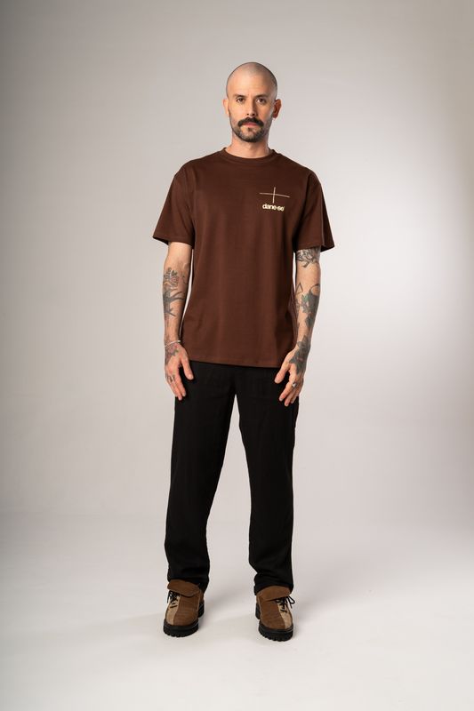 camiseta regular lucio costa marrom
