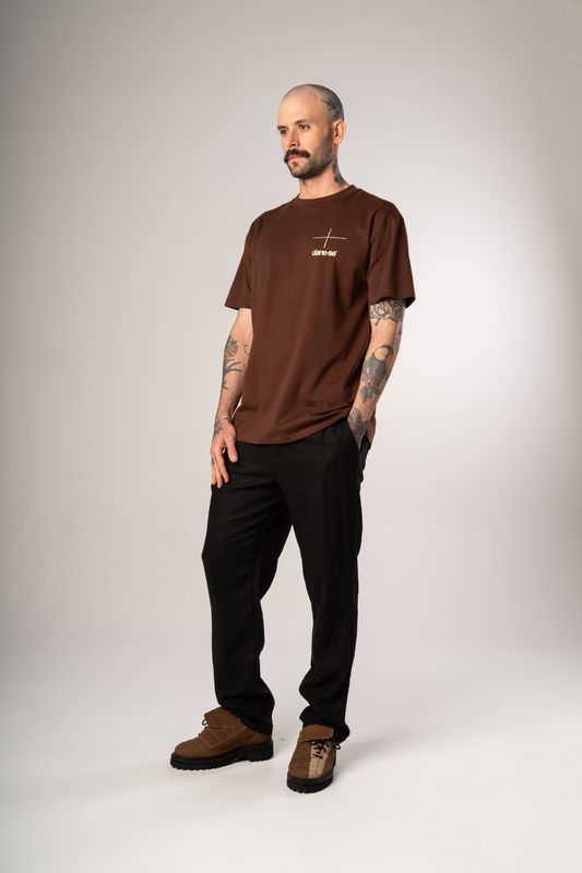 camiseta regular lucio costa marrom