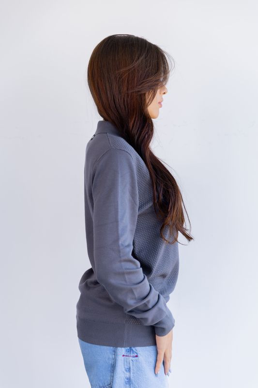 sueter tricot egipcio gola polo cinza