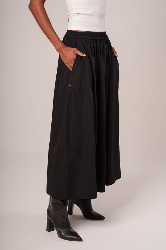 saia mid parachute com pregas preto