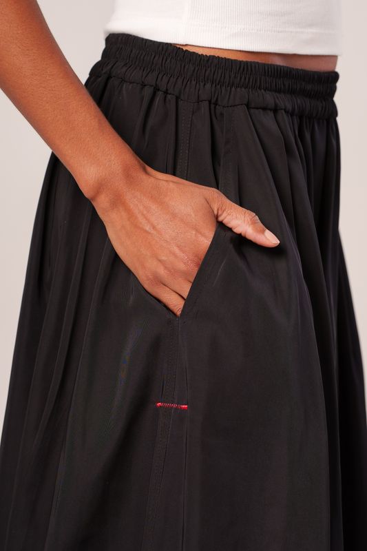saia mid parachute com pregas preto