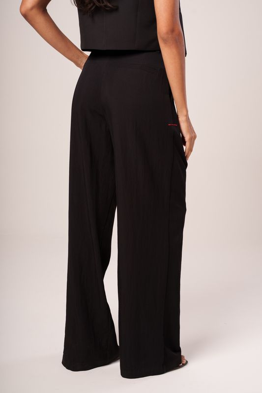 calça alfaiataria wide leg com pregas preto