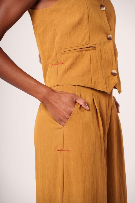 calça alfaiataria wide leg com pregas demerara