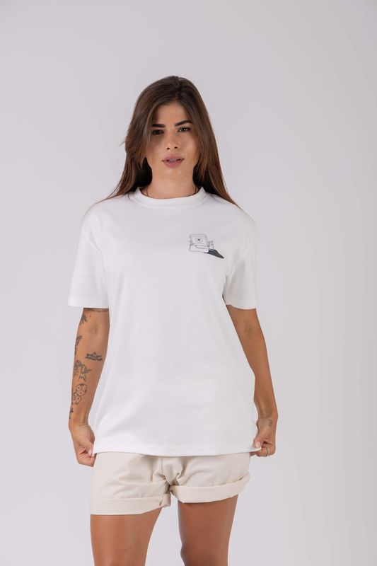 camiseta regular cadeiras npf26 off